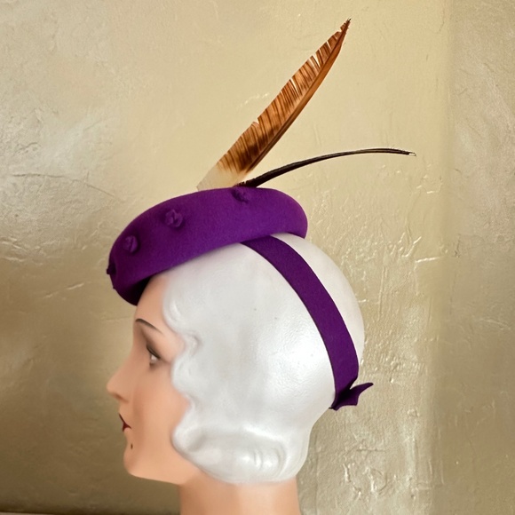 WONDERFUL 1930s\' PURPLE FELT TILT HAT WITH LONG FEATHERS AND FELT KNOTS main image 9
